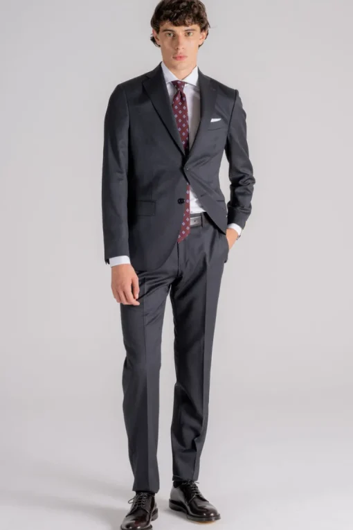 Abito grigio uomo