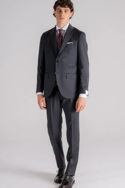 Abito grigio uomo