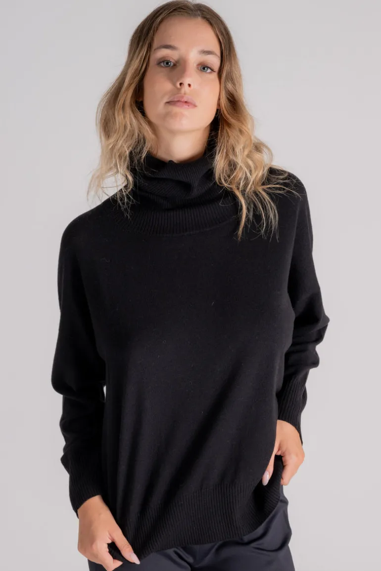 Maglia scollo ampio 100% lana vergine nero