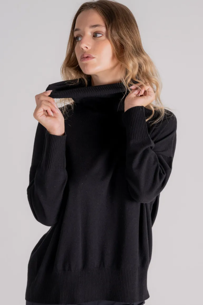 Maglia scollo ampio 100% lana vergine nero
