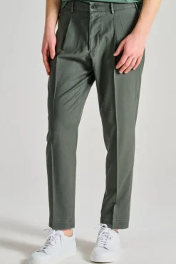 Pantaloni verde